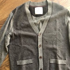 Men’s grey sweater